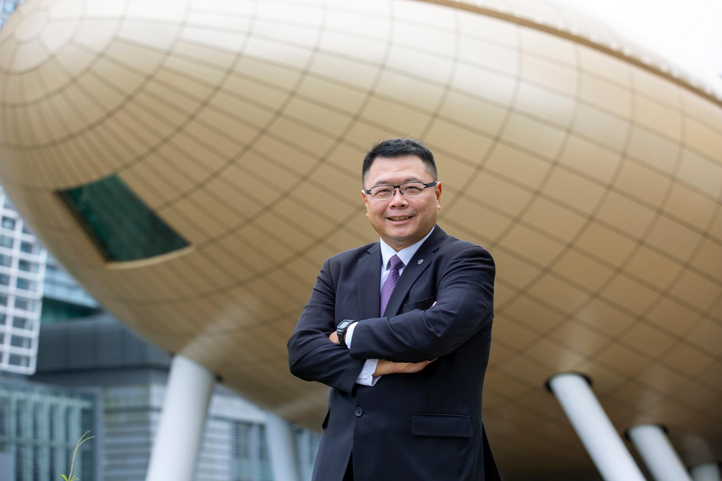 香港科技園公司主席查毅超博士表示，科技園公司歡迎施政報告提出有關創科新措施及積極融入國家發展大局，鞏固及提升香港國際創新科技中心的地位。