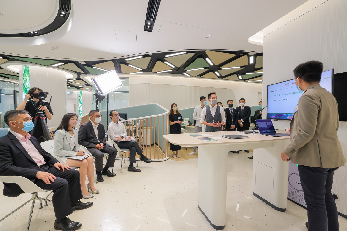 2-HKSTP AND HANG SENG IN NEW COLLABORATION TO ACCELERATE HONG KONGS INNOVATION DEVELOPMENT