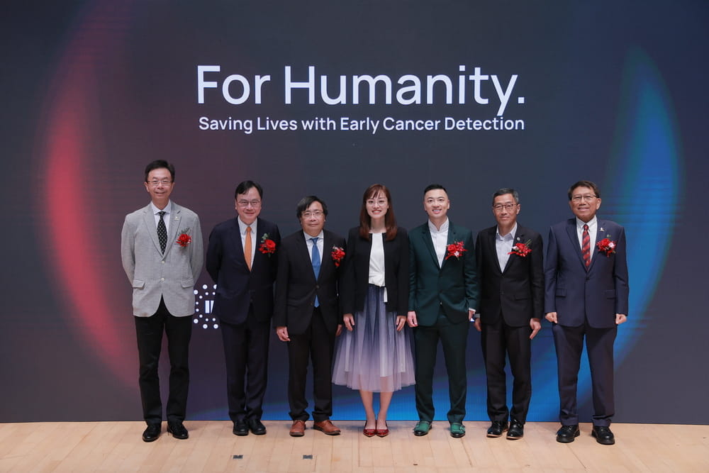photo-1-2-HKSTP CONGRATULATES PRENETICS AND RENOWNED SCIENTIST PROFESSOR DENNIS LO ON ITS