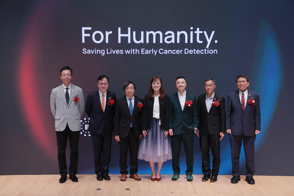 photo-1-2-HKSTP CONGRATULATES PRENETICS AND RENOWNED SCIENTIST PROFESSOR DENNIS LO ON ITS