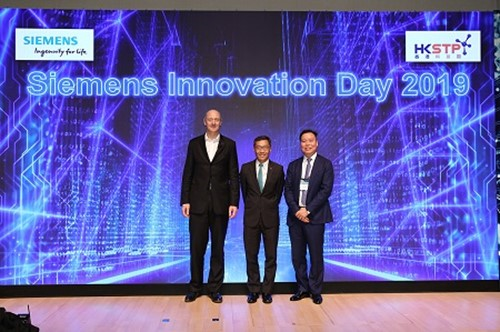 group-photo-with-dr-roland-busch-mr-eric-chong-and-mr-albert-wong