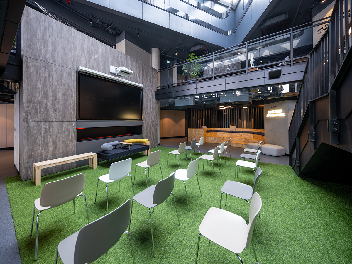 16-big-tv-social-gathering-space