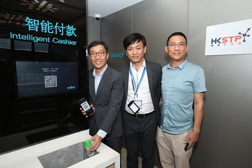 HKSTP’s CEO, Albert Wong (Left) experienced the fully automated convenience store. Shoppers can scan a QR code to enter the store and pay for items via mobile payments.