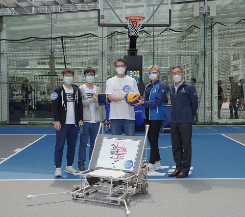 Photo 4: The event attracted university students and innovators in HKSTP ecosystem, with the winning team featuring students from The Chinese University of Hong Kong and Mr Jimmy Hon, Senior Engineer from Nano and Advanced Materials Institute.