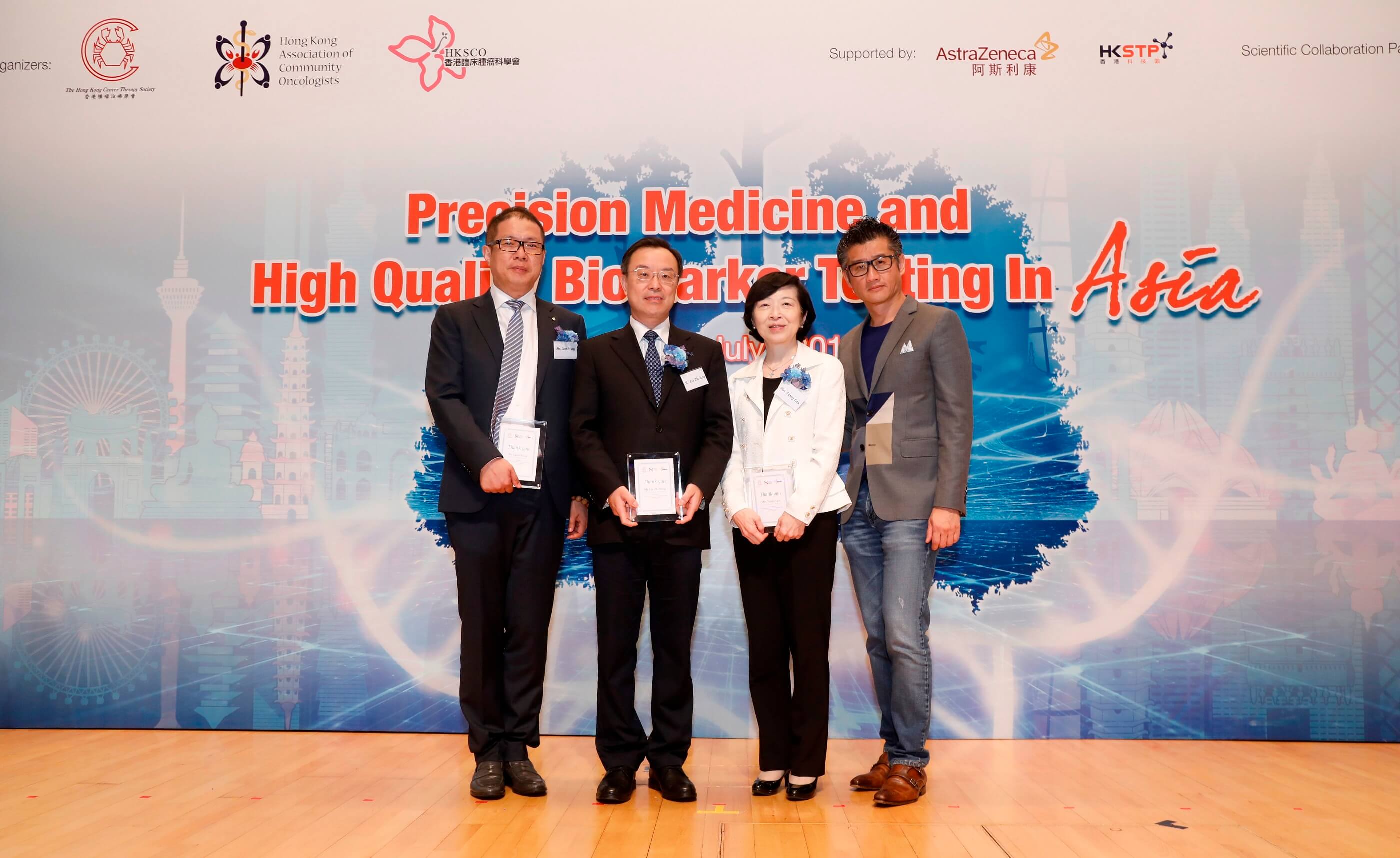 On behalf of the organisers, Professor Tony Mok, Chairman of the Department of Clinical Oncology at the Chinese University of Hong Kong (Right), presented certificates of gratitude to the guests of honour, Mr. Leon Wang, EVP, International & China President of AstraZeneca (China), Mr. Zhi-ming Liu, Deputy Inspector, Department of Educational, Scientific Technological Affairs, Liaison Office of the Central People’s Government in the Hong Kong SAR and Mrs. Fanny Law, Chairperson of Hong Kong Science and Technology Parks Corporation.(From left to right)