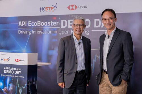 Eugene Hsia (right), Chief Corporate Development Officer, HKSTP; and Terence Chiu (left), Head of Commercial Banking, Hong Kong, HSBC, concluded the API EcoBooster that facilitated Open Banking innovation in Hong Kong at the Demo Day.