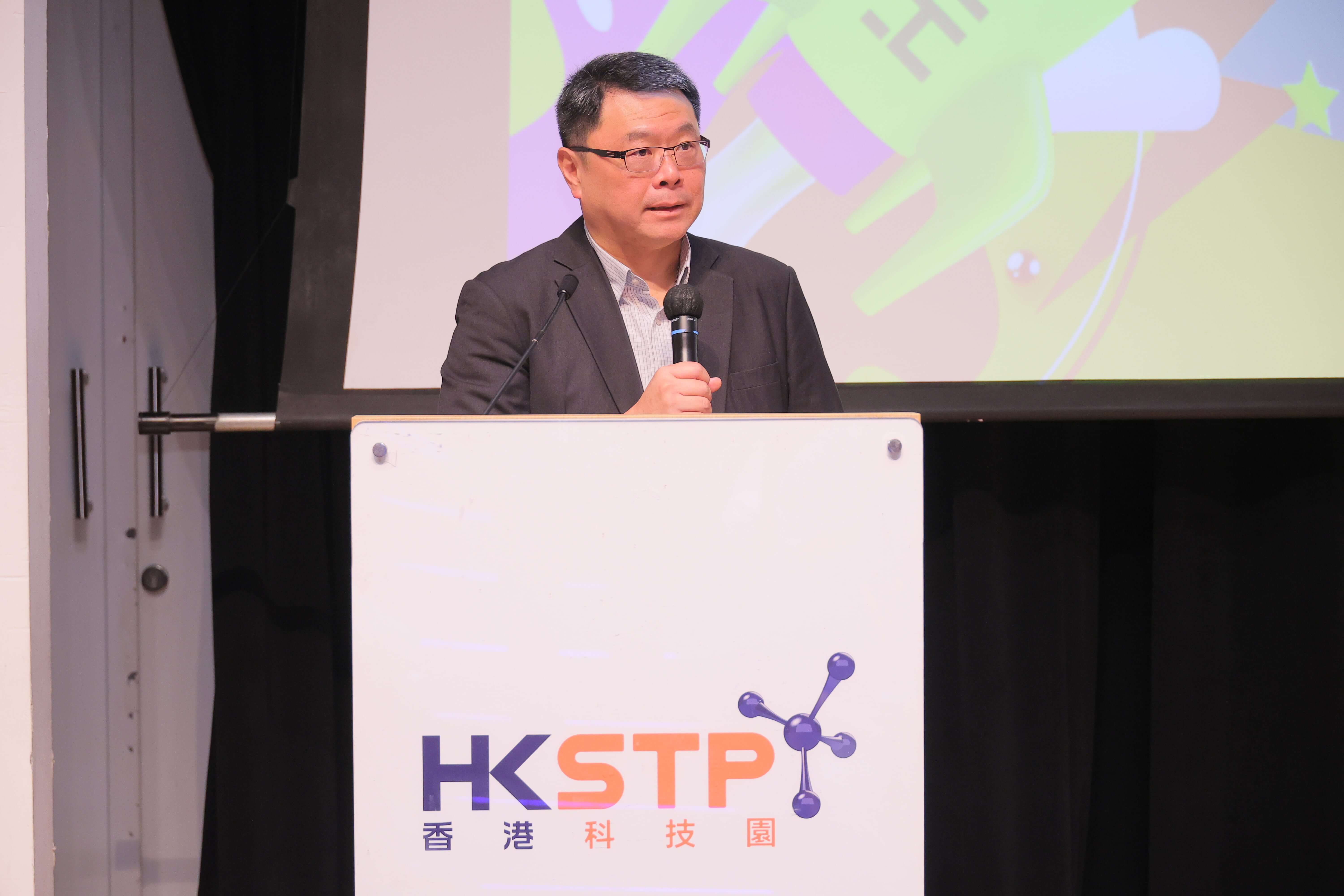 Photo 10: Dr Sunny Chai, Chairman of HKSTP and FHKI, delivered a speech at the closing and graduation ceremony, emphasising that “talent” is a key pillar for the development of I&T and new industrialisation.