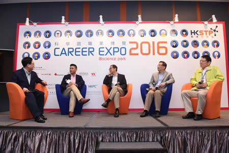 At the opening ceremony, industry leaders from different industries were invited to share their insights on how to develop a successful career. (From left to right) Allen Ma, Chief Executive Officer of HKSTP; Jon Chung, Director, Marketing of Fuji Xerox (Hong Kong); Edmond Lai, Executive Director of Gammon Construction; Andy Bien, Chief Information Officer of Airport Authority Hong Kong and Chuck Cheng, Chief Executive Officer of AppoTech.