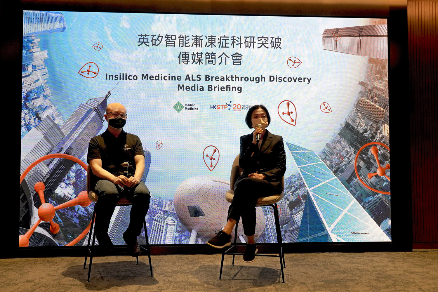 Photo 4: At the media briefing, Frank Pun, Ph.D., Head of HK Office of Insilico Medicine (left), explained the ALS research in detail, and said that the team is currently conducting further research on the discovered therapeutic targets for ALS. Dr. Grace Lau, Head of Institute for Translational Research, HKSTP (right), introduced how the Institute for Translational Research (ITR) helps scientists and researchers to translate potential research projects into solutions that benefit the public.