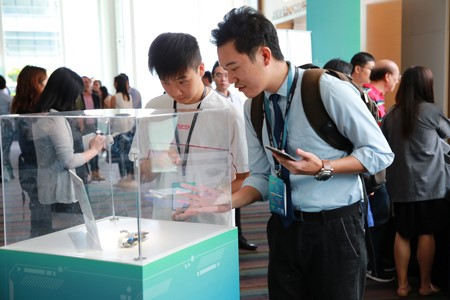 Products applied with FPGA were exhibited to show the evolution and the latest development of microelectronics in Hong Kong.