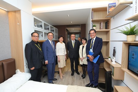 Mrs Carrie Lam Cheng Yuet-ngor, Chief Executive, HKSAR and senior government officials were accompanied by Dr Sunny Chai, Chairman, HKSTP, and Mr Simon Wong, Chief Project Development Officer, HKSTP, to visit the InnoCell prototypes.