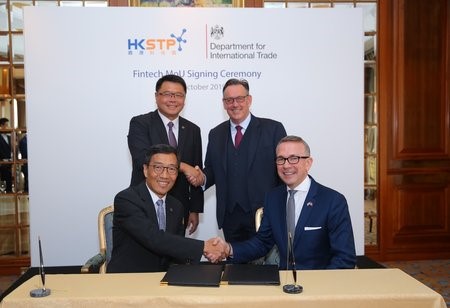 Mr. Albert Wong, Chief Executive Officer of Hong Kong Science and Technology Parks Corporation (1st row, left) and Mr. Paul McComb, Director General, Department for International Trade (1st row, right) signed a Memorandum of Understanding to establish a long-term and strategic relationship, witnessed by Mr. Andrew Heyn OBE, British Consul General to Hong Kong and Macao ( 2nd row, right) and Dr. Sunny Chai, Chairman of Hong Kong Science and Technology Parks Corporation (2nd row, left).