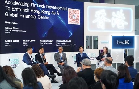 Albert Wong, CEO, HKSTP (second from the left), was in a panel discussion together with Hugh Chow, CEO, ASTRI (middle); Philippa Martinelli, FinTech Specialist, UKDIT (first from the right) and Nelson Chow, Chief FinTech Officer, Fintech Facilitation Office, HKMA (second from the right), spoke of recent regulatory developments in the region and around the world that are impacting the fintech sector, and shared the emerging trends in applied research and technologies that are bringing ground-breaking fintech concepts and innovations to the fore. The panel discussion was moderated by Prof Kalok Chan, Wei Lun Professor of Finance, Chinese University of Hong Kong (first from the left).