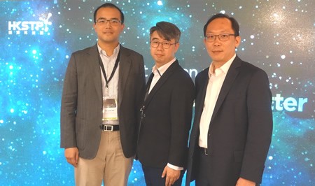 (左起)香港科技園公司董事會成員馬衡先生, 同時為香港科技園公司 LEAP@HK 評審委員會成員, 連同 Chain Technology 首席科技總監陳震宇先生及 Lenovo 香港及澳門區總經理黃斌先生均表示, 對於 Lenovo 及香港科技園公司夥伴企業 Chain Technology 透過 LEAP@HK 計劃之合作之表示大力支持!
