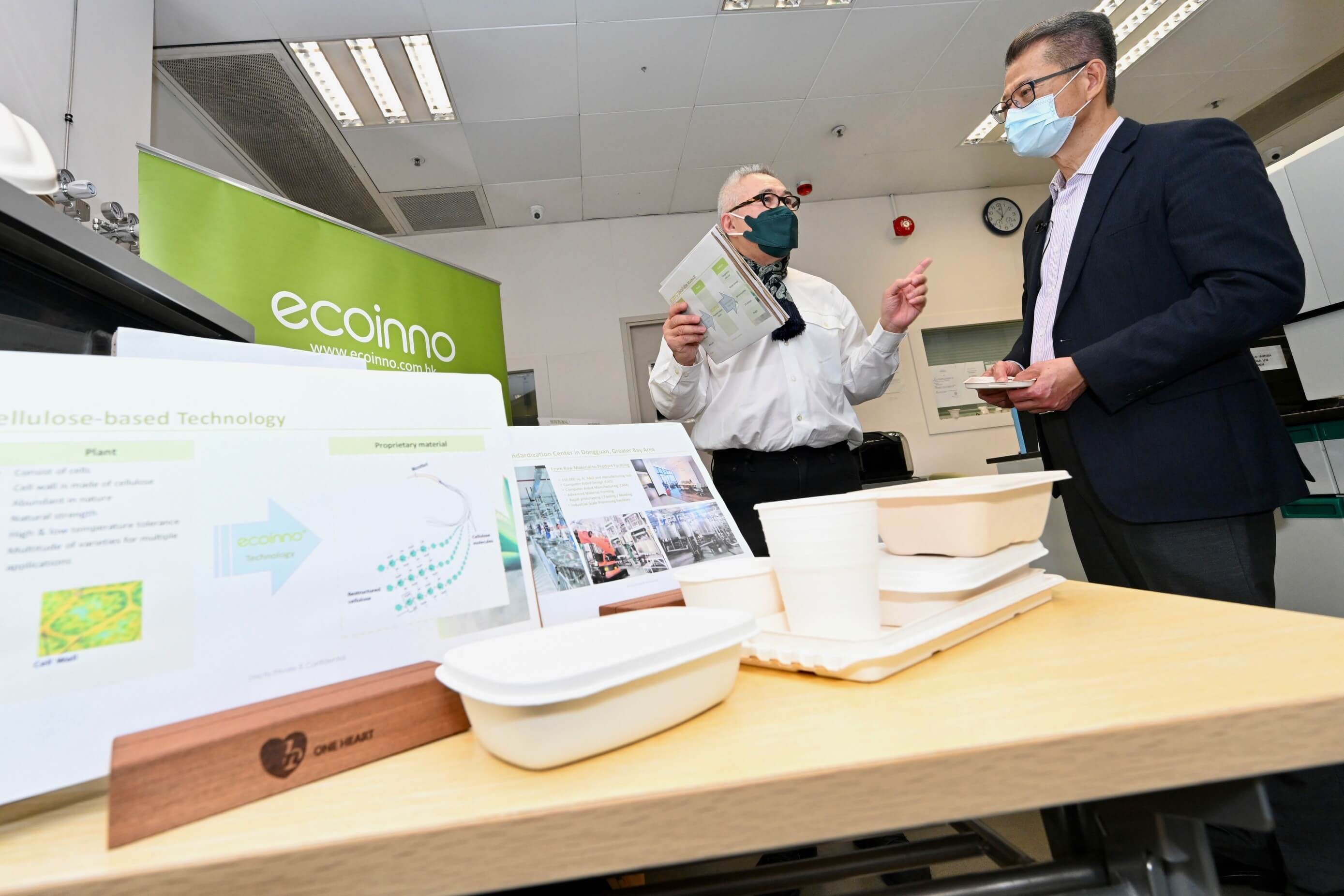 The Financial Secretary visited park companies namely Ecoinno (H.K.), Urban.Systems, Archireef and NAMI to understand their innovation green technology and products that contribute to environmental sustainability.