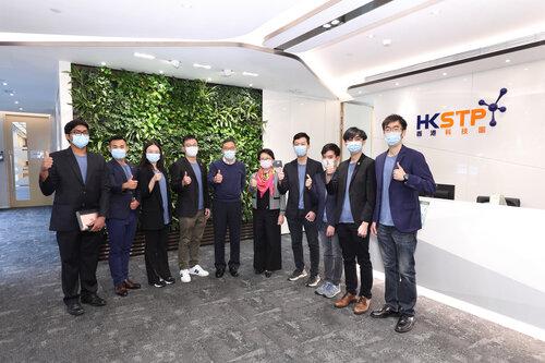 The eight leaders from the Technology Leaders of Tomorrow programme have completed the two-month internship at HKSTP. Mr Albert Wong, CEO of HKSTP (fifth from the left) and Dr Claudia Xu, Chief Commercial Officer (fifth from the right) celebrated the graduation of the talent.