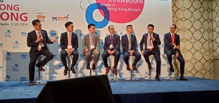 In the panel discussion hosted by HKSTP, Prof. John Kao, Head of the Biomedical Technology Cluster of HKSTP, led the discussion with the six senior executives of biotech companies. They shared the latest developments and opportunities in Hong Kong’s biotechnology and healthcare industries.