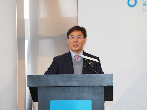 Photo 2: Professor Guang-Zhong Yang, Founder and Chairman of Precision Robotics (Hong Kong) Limited gave a speech on the future development of PRHK at the MOU Signing Ceremony of Precision Robotics (Hong Kong) Limited and Gleneagles Hospital Hong Kong