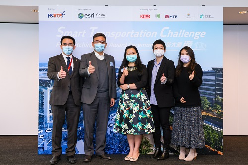 Photo 3:The judging panel comprising Prof Becky P.Y. Loo, Director, Institute of Transport Studies, The University of Hong Kong (middle) and Dr Crystal Fok (second from the right) congratulated the winners in the Award Ceremony.