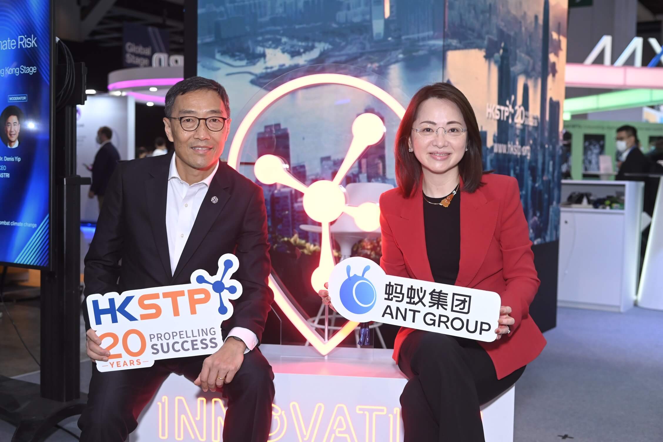 Photo 1: Albert Wong, CEO of HKSTP (left) and Jennifer Tan, the Executive Vice President of Strategy Development and Government Affairs, GBA of Ant Group (right) announced a strategic collaboration to help local startups succeed in taking their ideas to the market, as well as facilitating the development of Hong Kong into an international I&T hub.