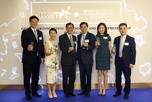 Mr. Albert Wong, CEO, HKSTP (middle left), Mr. Ricky Wong, Managing Director, Wheelock Properties (Hong Kong) Limited (middle right); (from left to right) Mr. Raymond Wong, Head of Investment, HKSTP, Ms. Jojo Cheung, Chief Marketing Officer, HKSTP, Ms. Cello Chan, Assistant General Manager (Project Marketing), Wheelock Properties (Hong Kong) Limited and Mr. Peter Mok, Head of Incubation Programme, HKSTP raised a toast at the grand opening of HKSTP @Wheelock Gallery.