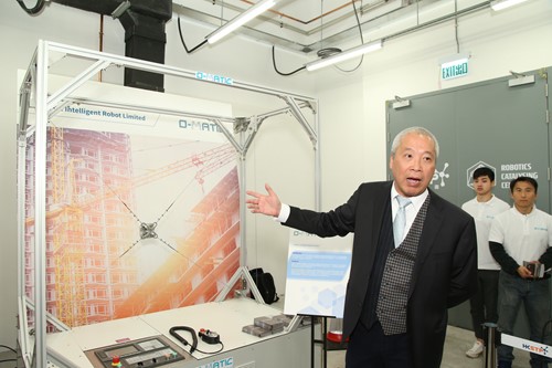 Mr Carlos Lee, Chief Executive Officer of O-Matic Intelligent Robot Limited shared how the company’s cable robot provides an alternative to spraying paint and can potentially address labour shortage issues in Hong Kong’s construction industry.