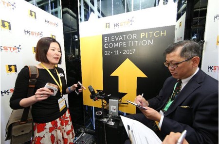 Organised by HKSTP, EPiC featured an internationally diverse range of 100 start-ups that pitched their ideas to investors and experts, in a 60-second elevator ride at the iconic ICC.