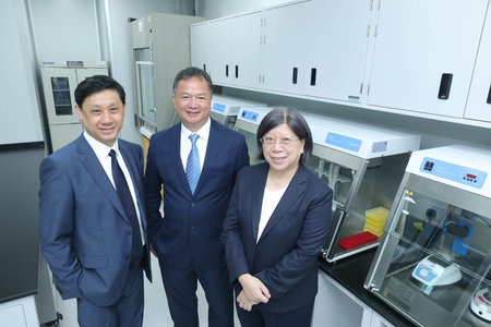 Senior executives of ACT Genomics who take guests on a tour of the laboratory after the ceremony.  (From left to right)  Mr Victor CHAN, Chief Financial Officer of ACT Genomics Dr Hua Chien CHEN, Chief Executive Officer of ACT Genomics Dr Shu Jen CHEN, Chief Scientific Officer of ACT Genomics