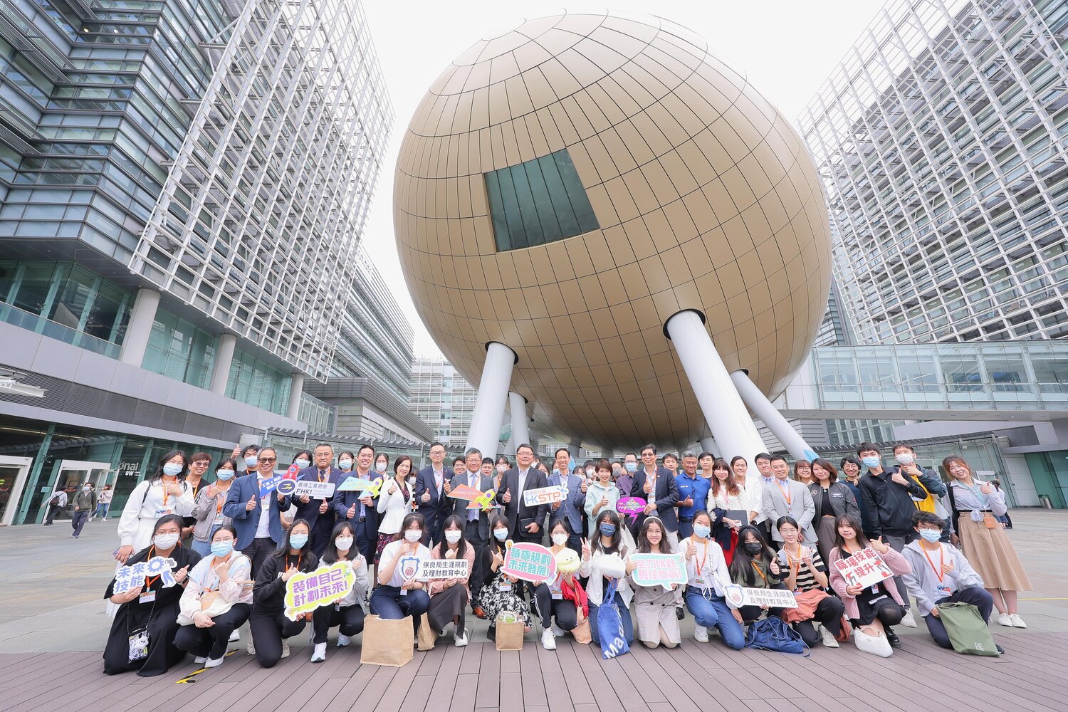 Photos 11 and 12: “Innopreneur Experience Journey” Cohort 2 concluded successfully with a closing and graduation ceremony at Hong Kong Science Park today.