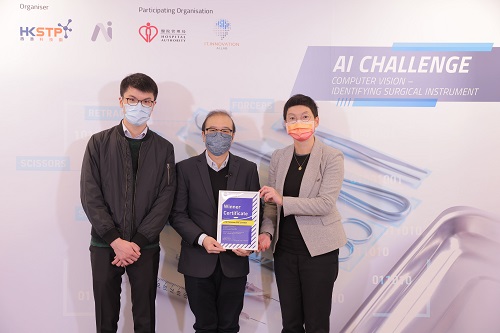 Photo 2: Dr Crystal Fok, Director, AIR Platform and Precision Engineering, HKSTP (right) presented a certificate to CITIC Telecom CPC Limited, which got the overall first runner-up in the Challenge.