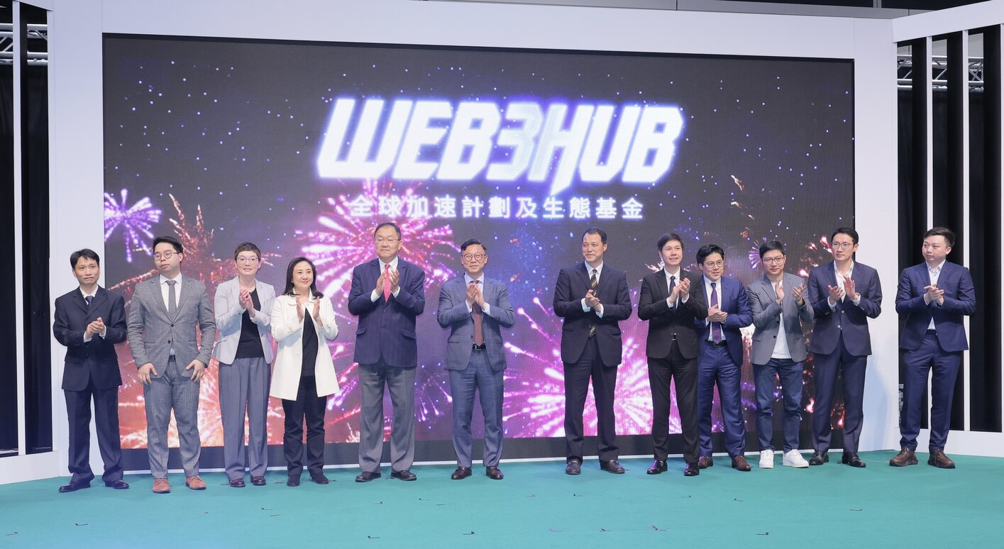 Photo 5: Dr Crystal Fok, Head of STP Platform, HKSTP (third from left), attended the kick-off ceremony of Web3Hub Global Acceleration Program and Investment Fund.