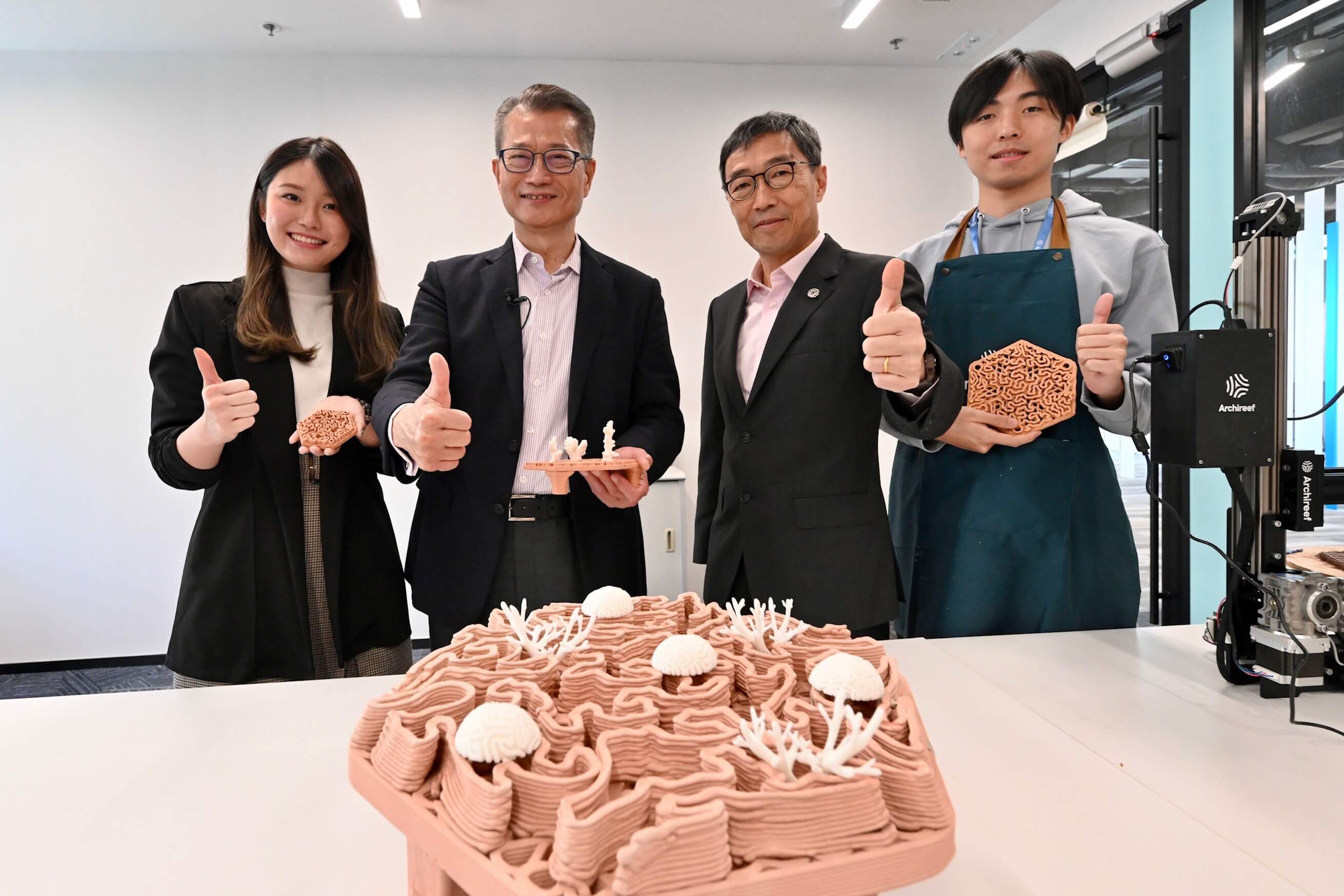 The Financial Secretary visited park companies namely Ecoinno (H.K.), Urban.Systems, Archireef and NAMI to understand their innovation green technology and products that contribute to environmental sustainability.