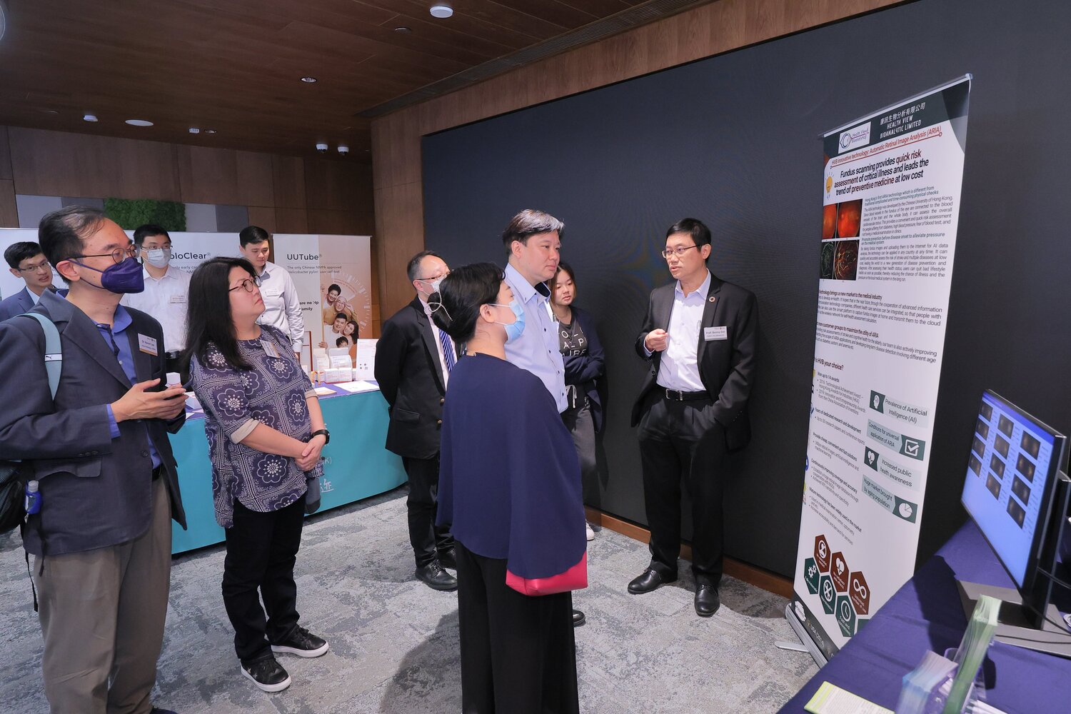 Photos 3 and 4: Park companies including Health View Bioanalytic Limited (left) and NH Life Sciences Limited (right) showcased their technology in primary healthcare to HKMA Council.