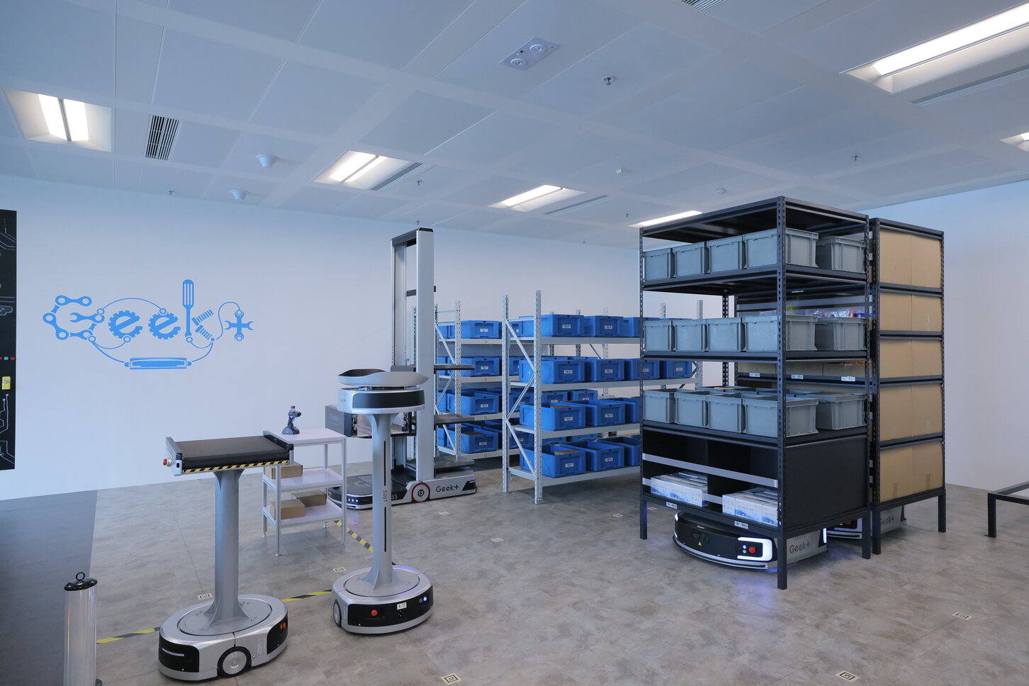 Photo 3 to 6: The global R&D centre at Hong Kong Science Park can be seen as the next step in enhancing Geek+’s R&D capabilities. The Centre will introduce a variety of smart automation solutions to bring about transformation for different industries.