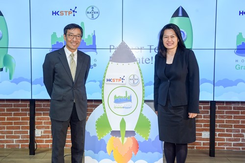 Albert Wong, Chief Executive Officer of HKSTP and Celina Chew, President of Bayer Group Greater China activate the Grants4Apps® Hong Kong Accelerator Programme together.