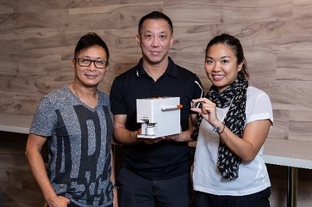 Marcus Lui (middle), Product Director of Atom Xquare Limited said, “Our team constantly seeks innovative ideas and solutions that can make people live smarter and stay healthier. We are very excited that our Capsulier LITE received this award, a recognition of its overall appeal to consumers. There were various challenges during its product development but thanks to HKSTP support and guidance, finally we are able to bring the Capsulier product to the market.”