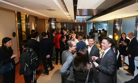 Guests mingled at the Buddy Bar during the opening of the HKSTP @Wheelock Gallery. The venue provides a convenient location for successful technopreneurs and industry leaders to “pay it forward” – sharing of personal experiences and path-to-success stories with early-stage start-ups through networking activities and industry exchanges.