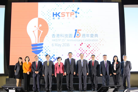 The Hon. CY Leung, The Chief Executive of HKSAR (6th from the right) and Nicholas Yang, JP, Secretary for Innovation and Technology (5th from the right), the Hon. Fanny Law, GBS, JP, Chairperson of HKSTP (5th from the left), Allen Ma, CEO of HKSTP (4th from the left) and the management team of HKSTP.