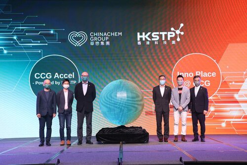 Chinachem Group Executive Director and CEO Donald Choi (3rd left); Hong Kong Science and Technology Parks Corporation CEO Albert Wong (3rd left); Belun Technology CEO Dr Lydia Leung (2nd left); Zeek Co-founder & CSO Vincent Fan (2nd right) ; Chinachem Group Director of Digital Transformation Damien Wu (1 st  left); and Hong Kong Science and Technology Parks Corporation Head of Strategic Partnership Peter Mok (1 st  right), take group photo.