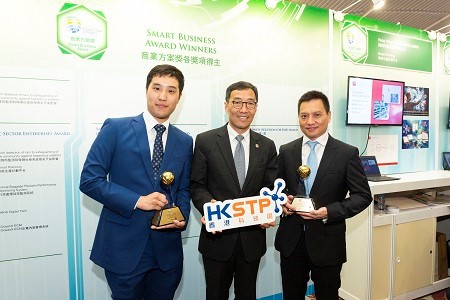 MagiCube Limited and Hung Hing Printing Group Limited won Gold in the Hong Kong ICT Awards 2019, displaying the power of innovation in advancing business and better society. [From left to right]:  Dr Leo Yeung, Founder and Managing Director, MagiCube Limited Mr Albert Wong, CEO, HKSTP Mr Yee Yu, Chief Information Officer, Hung Hing Printing Group Limited