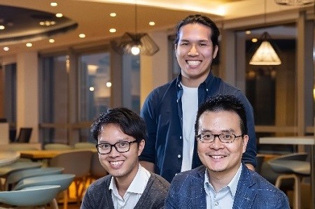 Kendall Lo (right), CEO & Co-Founder of Kazoo Technology Limited, said, “Our team is grateful for the opportunity to participate in the upcoming CES 2019 cohort organised by HKSTP, without which our technology would not have won the international recognition. Our innovation is pioneering a new way people view and interact with touchscreen-based smart devices; our patented EFM™ technology makes previously impractical consumer applications possible by a simple tap. Just imagine, for example, how much more convenient it would be if your smart device can easily pair up with your tablet by touching them together on the screen. We look forward to showcasing the advantages of our product and technology at next year's CES in front of a global audience.”