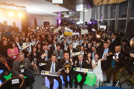 Over 1,000 people attended this year’s EPiC to witness the international start-up pitching competition in action. (Front row, front right to left) Dr. David Chung, Under Secretary for Innovation and Technology, The Government of HKSAR; Dr. Sunny Chai, Chairperson, HKSTP; Albert Wong, Chief Executive Officer, HKSTP.